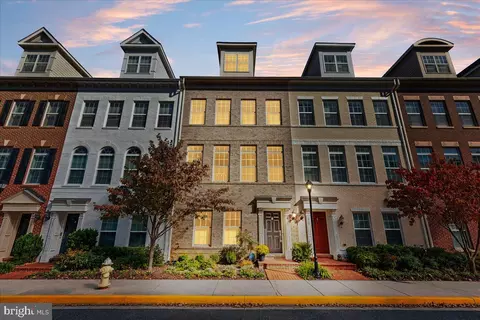 419 N Upton Ct, Arlington, VA 22203