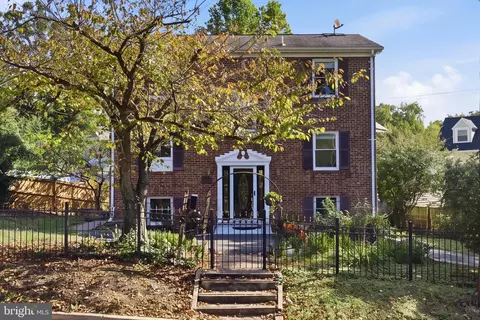 413 S Pershing Dr, Arlington, VA 22204