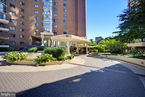 1600 N Oak St N #301, Arlington, VA 22209