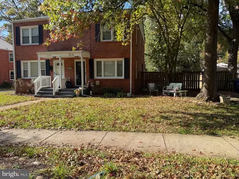 1212 S Buchanan St S, Arlington, VA 22204
