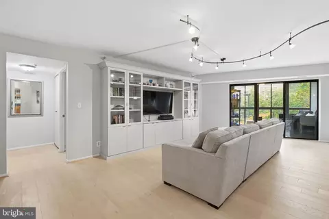 1600 N Oak St #532, Arlington, VA 22209