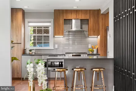 2719 N Edison St, Arlington, VA 22207