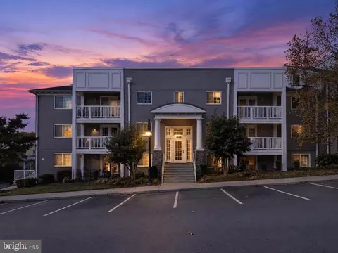 4149 S Four Mile Run Dr #403, Arlington, VA 22204