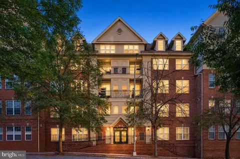 1320 N Wayne St #404, Arlington, VA 22201