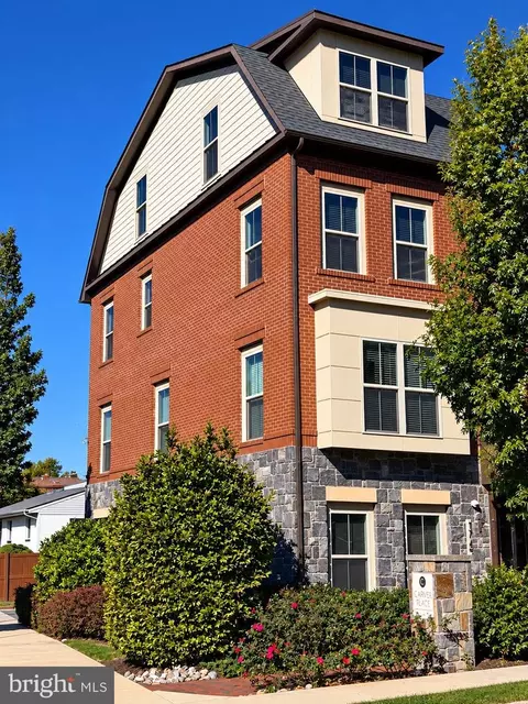 1745 13th St S #1, Arlington, VA 22204