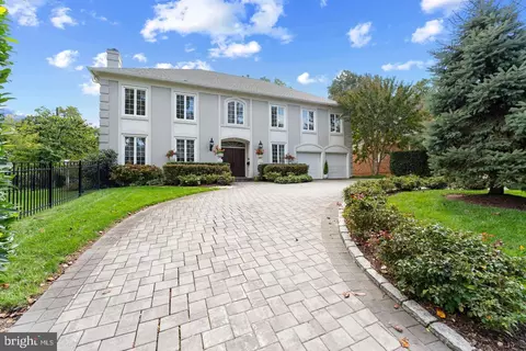 4304 Lorcom Ln, Arlington, VA 22207