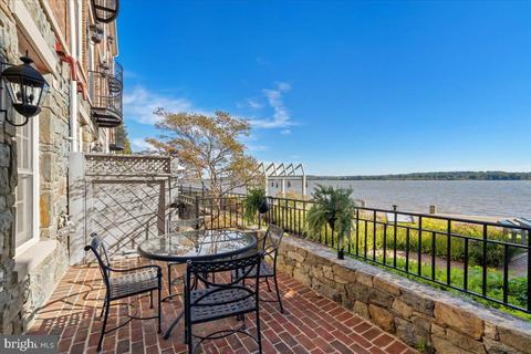 704 Fords Landing Way, Alexandria, VA 22314