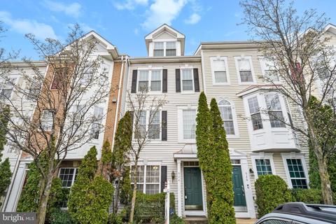 924 Harrison Cir, Alexandria, VA 22304
