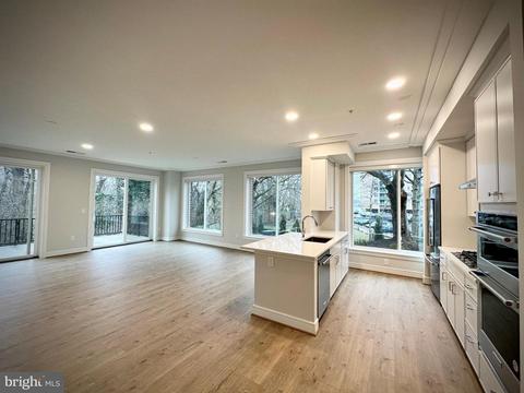 635 Slaters Ln #G-03, Alexandria, VA 22314
