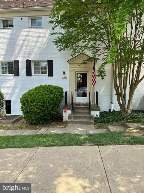 3735 Lyons Ln, Alexandria, VA 22302