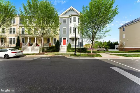 1328 Van Valkenburgh Ln, Alexandria, VA 22301