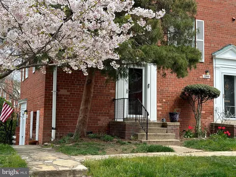 3251 Martha Custis Dr, Alexandria, VA 22302