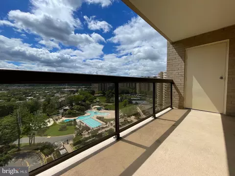 205 Yoakum Pkwy #1425, Alexandria, VA 22304