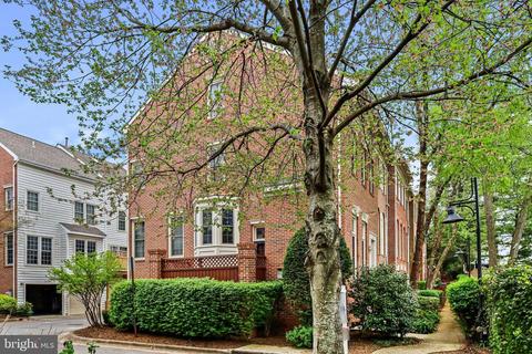 2422 Garnett Dr, Alexandria, VA 22311