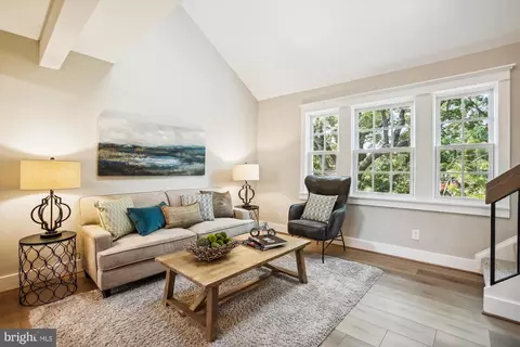 519 Bashford Ln #6, Alexandria, VA 22314