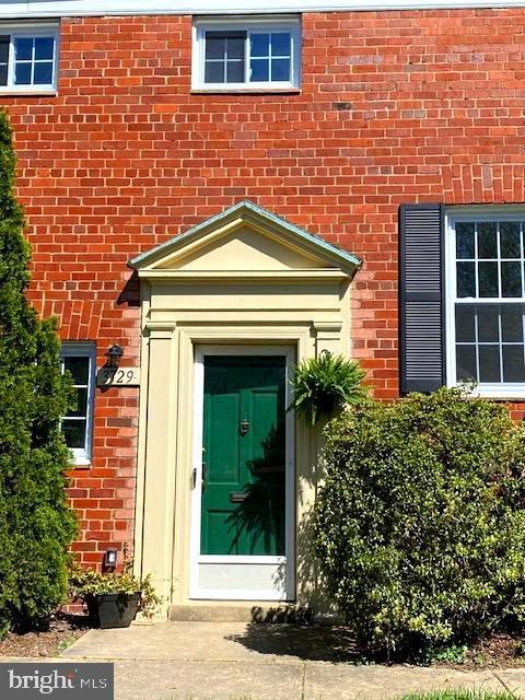 3729 Holmes Ln, Alexandria, VA 22302