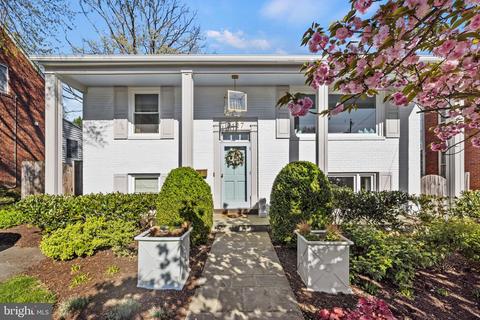 2407 Cameron Mills Rd, Alexandria, VA 22302