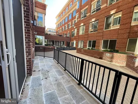 635 Slaters Ln #G5, Alexandria, VA 22314
