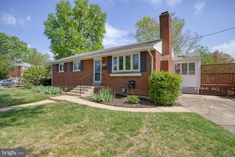 5367 Holmes Run Pkwy, Alexandria, VA 22304