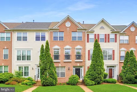 104 Cameron Parke Ct, Alexandria, VA 22304