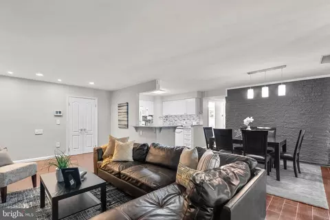 16 S Van Dorn St #103, Alexandria, VA 22304