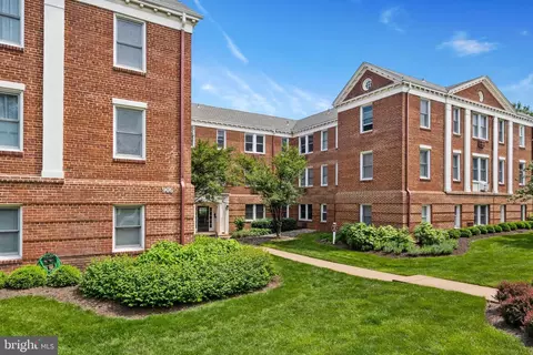 906 S Washington St #309, Alexandria, VA 22314
