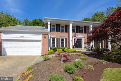 817 Saint Stephens Rd, Alexandria, VA 22304