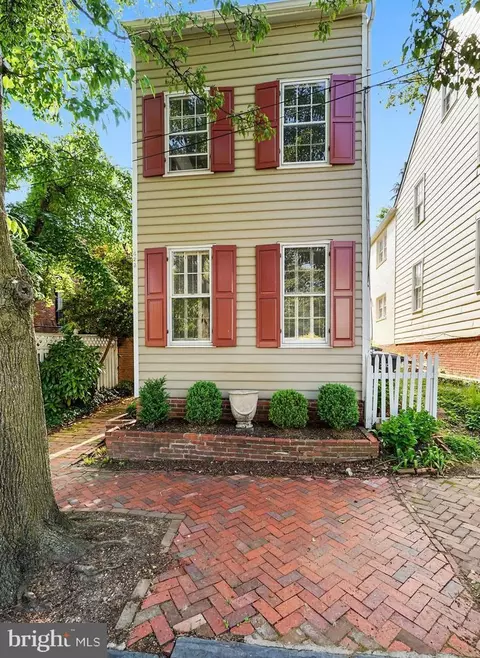 423 Pitt St S, Alexandria, VA 22314