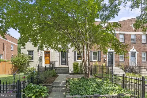 911 Bashford Ln, Alexandria, VA 22314