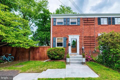 26 Underwood Pl, Alexandria, VA 22304