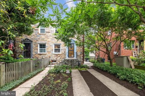 8 E Oak St #A, Alexandria, VA 22301