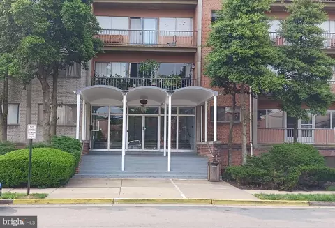 401 N Armistead St #111, Alexandria, VA 22312