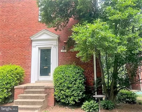 3552 Martha Custis Dr, Alexandria, VA 22302