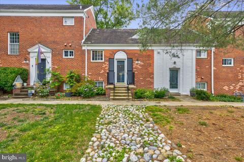 3278 Martha Custis Dr, Alexandria, VA 22302