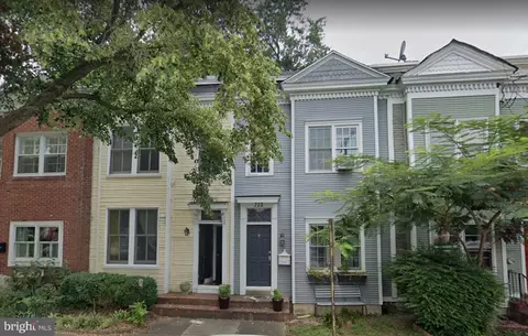 712 N Columbus St, Alexandria, VA 22314