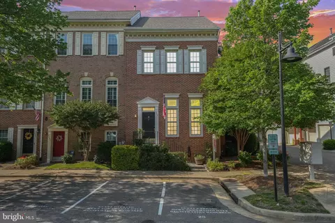 2410 Garnett Dr, Alexandria, VA 22311
