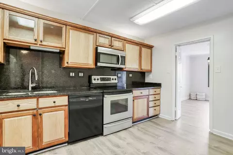 205 Yoakum Pkwy #1024, Alexandria, VA 22304