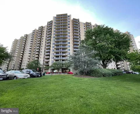 307 Yoakum Pkwy #926, Alexandria, VA 22304