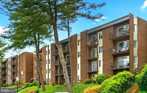 75 S Reynolds St #418, Alexandria, VA 22304