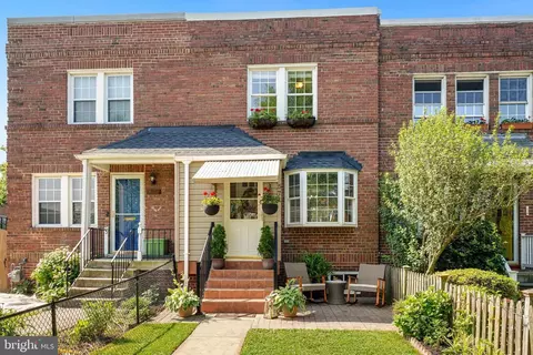 571 E Nelson Ave E, Alexandria, VA 22301