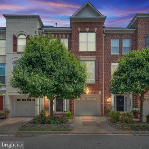 5247 Tancreti Ln, Alexandria, VA 22304