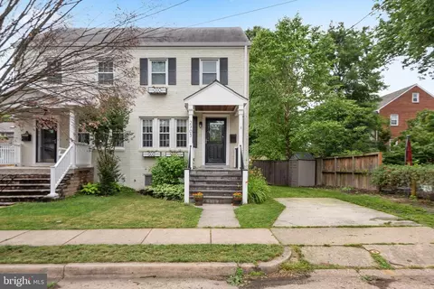 2703 Dewitt Ave, Alexandria, VA 22301
