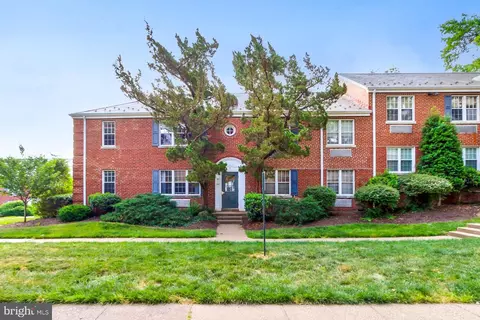 3 Auburn Ct #B, Alexandria, VA 22305