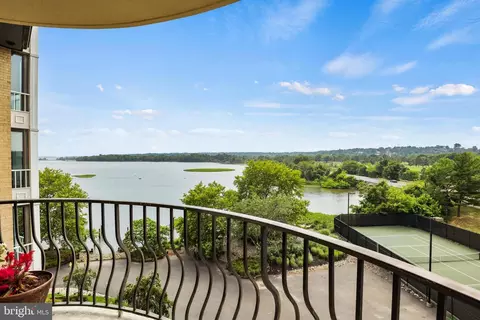 1250 S Washington St #408, Alexandria, VA 22314