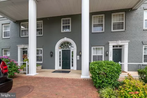 1404 Roundhouse Ln #311, Alexandria, VA 22314