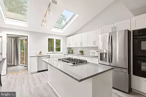 3306 Circle Hill Rd, Alexandria, VA 22305