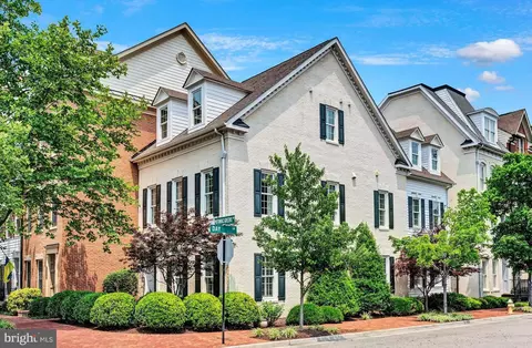 1747 Potomac Greens Dr, Alexandria, VA 22314