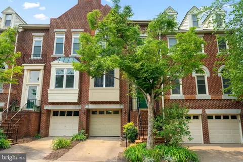 3803 Courtland Cir, Alexandria, VA 22305