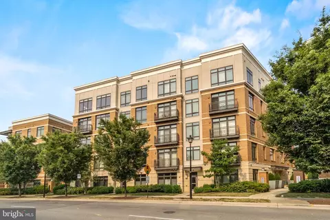 915 N Patrick St #501, Alexandria, VA 22314