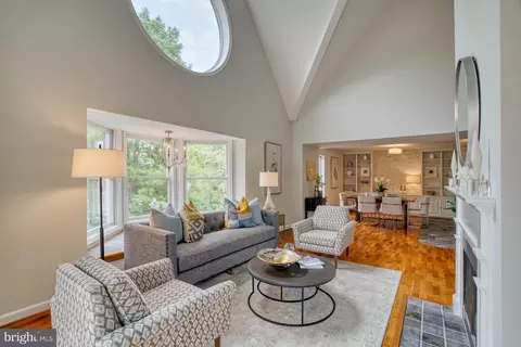 125 N Lee St #401, Alexandria, VA 22314